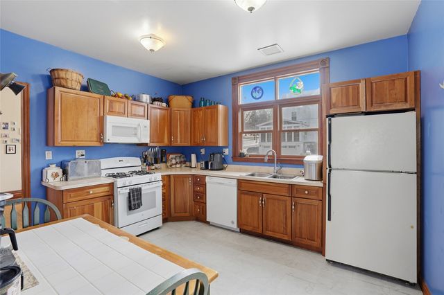 201 7th Avenue NW, Mt Vernon, IA 52314