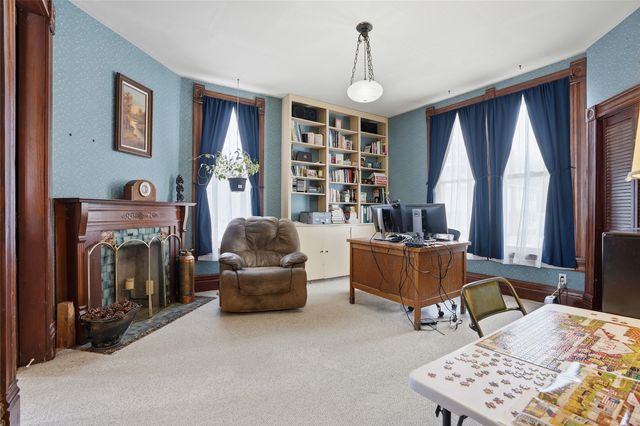 201 7th Avenue NW, Mt Vernon, IA 52314