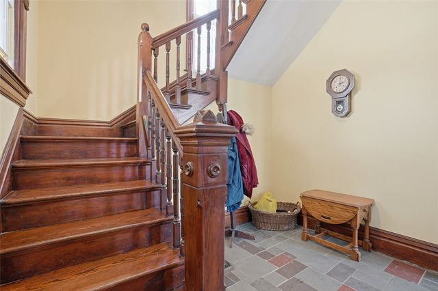 201 7th Avenue NW, Mt Vernon, IA 52314