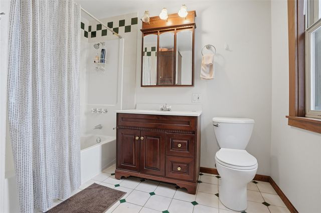 201 7th Avenue NW, Mt Vernon, IA 52314