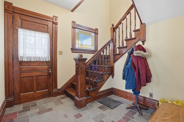 201 7th Avenue NW, Mt Vernon, IA 52314