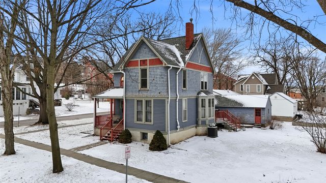 201 7th Avenue NW, Mt Vernon, IA 52314