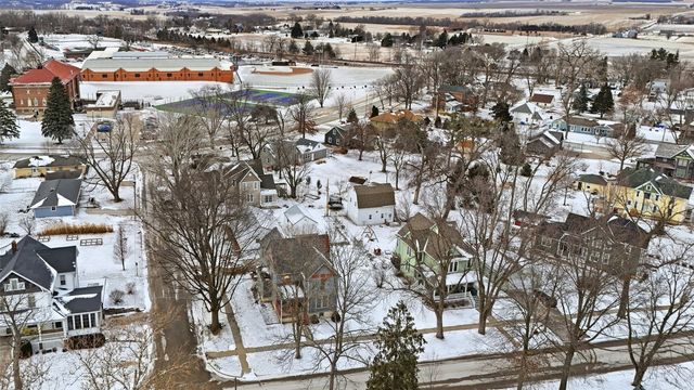 201 7th Avenue NW, Mt Vernon, IA 52314