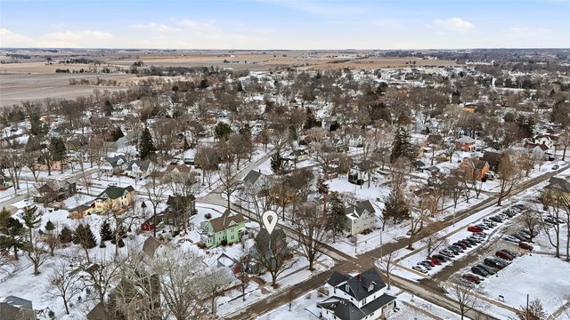 201 7th Avenue NW, Mt Vernon, IA 52314