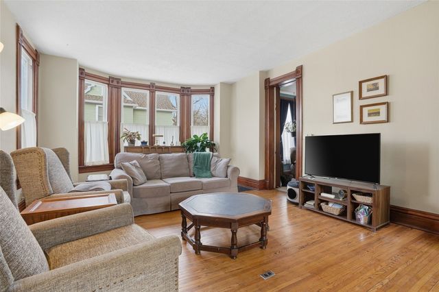 201 7th Avenue NW, Mt Vernon, IA 52314