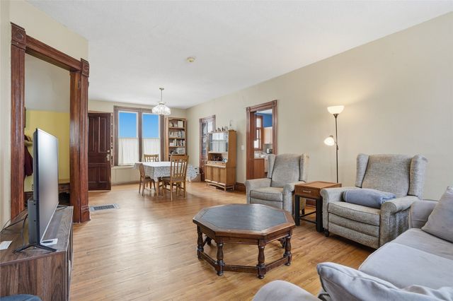 201 7th Avenue NW, Mt Vernon, IA 52314