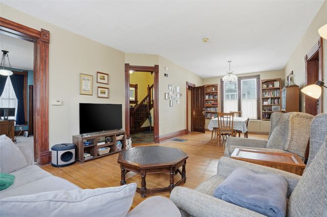 201 7th Avenue NW, Mt Vernon, IA 52314