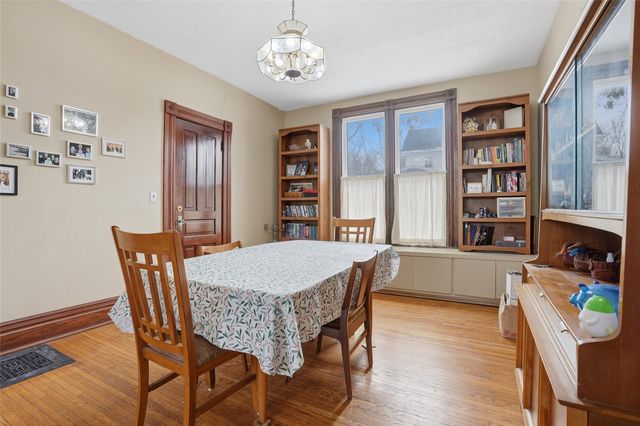 201 7th Avenue NW, Mt Vernon, IA 52314