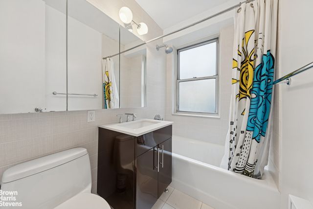 300 E 40th St Apt 4K, New York City, NY 10016