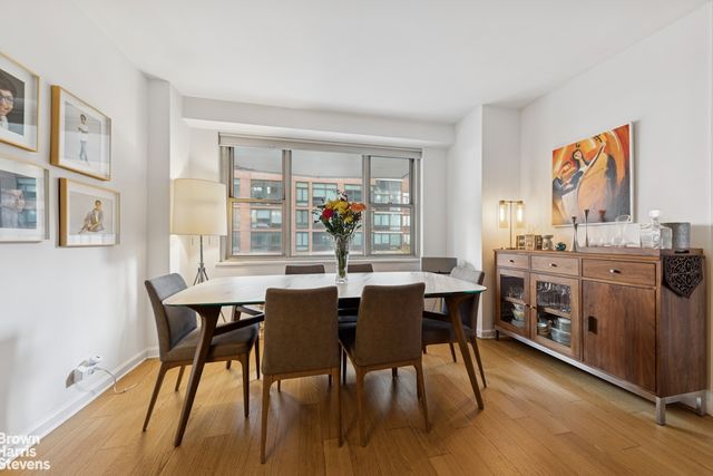 300 E 40th St Apt 4K, New York City, NY 10016