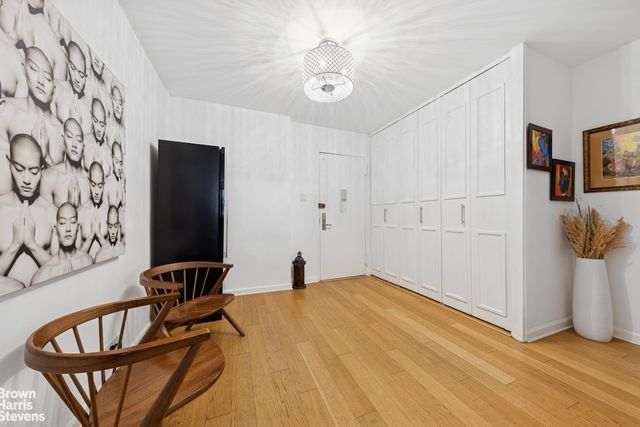 300 E 40th St Apt 4K, New York City, NY 10016