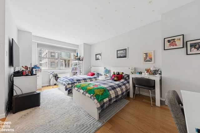 300 E 40th St Apt 4K, New York City, NY 10016