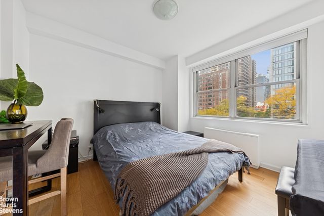 300 E 40th St Apt 4K, New York City, NY 10016
