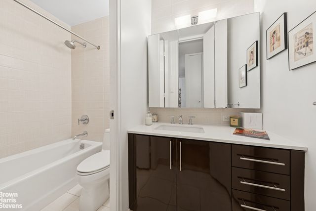 300 E 40th St Apt 4K, New York City, NY 10016