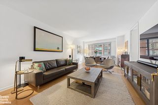 300 E 40th St Apt 4K, New York City, NY 10016