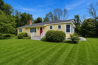 9 Felton Ln, West Newbury, MA 01985