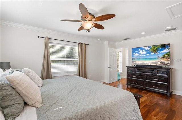 700 66TH AVENUE S, St Petersburg, FL 33705