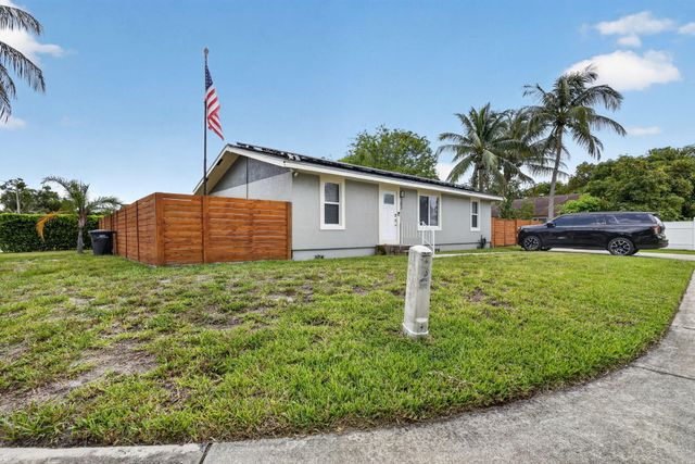 202 Elaine Circle W, West Palm Beach, FL 33409