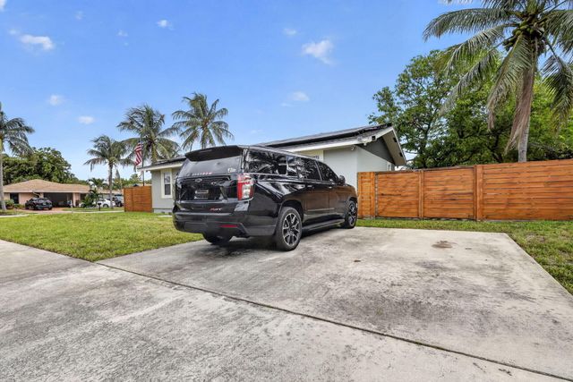 202 Elaine Circle W, West Palm Beach, FL 33409
