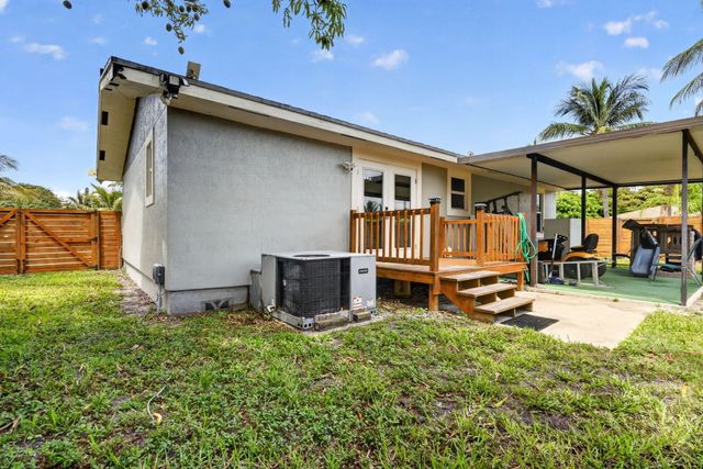 202 Elaine Circle W, West Palm Beach, FL 33409