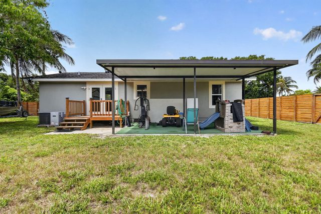 202 Elaine Circle W, West Palm Beach, FL 33409