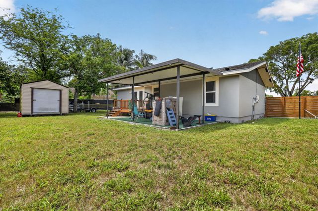 202 Elaine Circle W, West Palm Beach, FL 33409