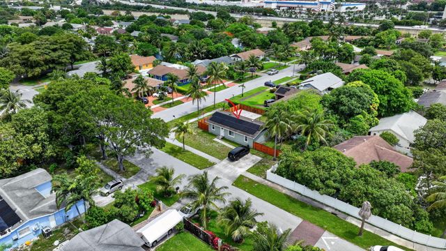 202 Elaine Circle W, West Palm Beach, FL 33409