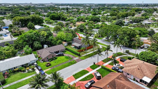 202 Elaine Circle W, West Palm Beach, FL 33409