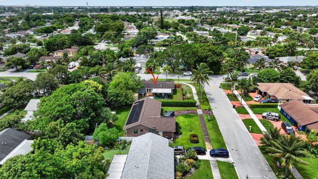 202 Elaine Circle W, West Palm Beach, FL 33409