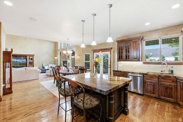 1247 W ALTA CREEK CIR, South Jordan, UT 84095