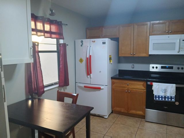 1108 Lakeview Drive E, Royal Palm Beach, FL 33411