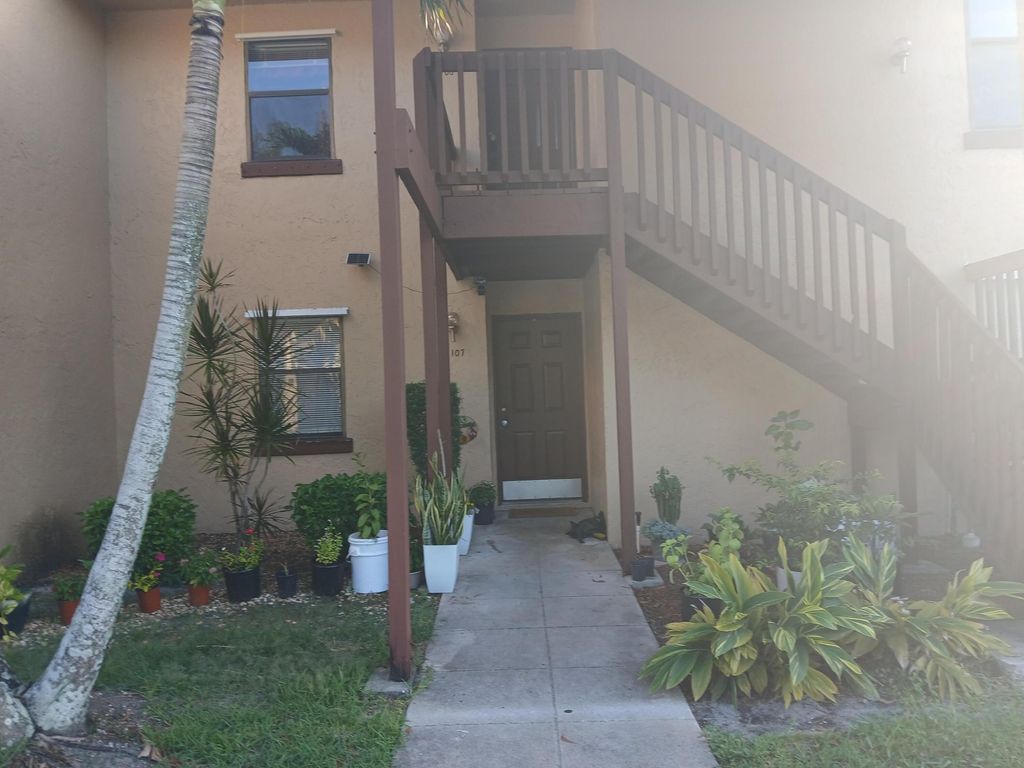 1108 Lakeview Drive E, Royal Palm Beach, FL 33411