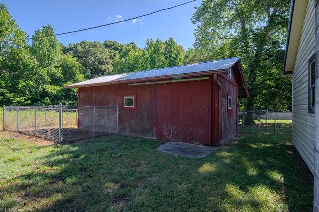 1690 Community Road, Lexington, NC 27295