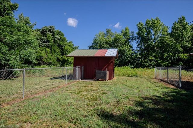 1690 Community Road, Lexington, NC 27295
