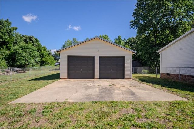 1690 Community Road, Lexington, NC 27295
