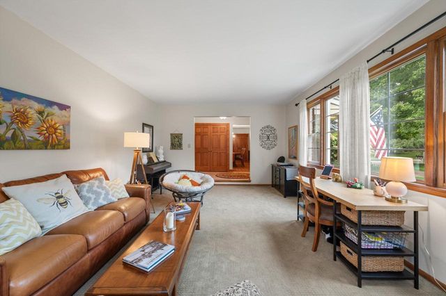 16040 Siesta LANE, Brookfield, WI 53005