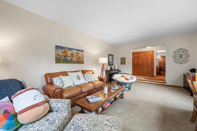 16040 Siesta LANE, Brookfield, WI 53005