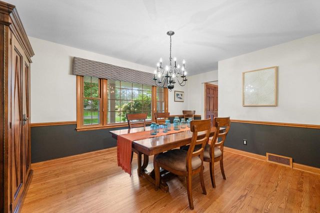 16040 Siesta LANE, Brookfield, WI 53005