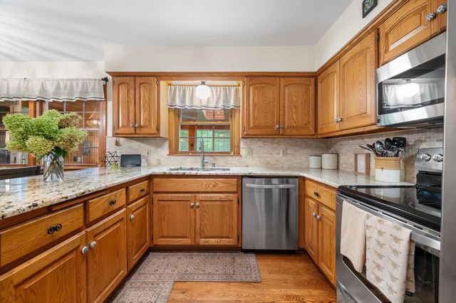 16040 Siesta LANE, Brookfield, WI 53005