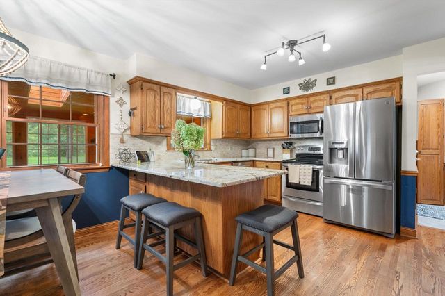 16040 Siesta LANE, Brookfield, WI 53005