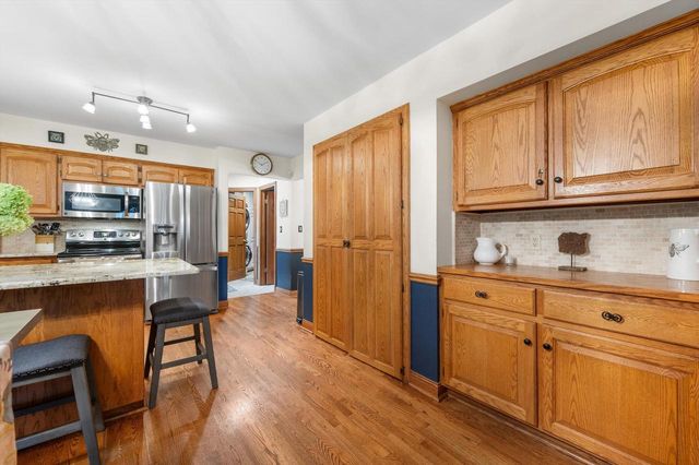 16040 Siesta LANE, Brookfield, WI 53005