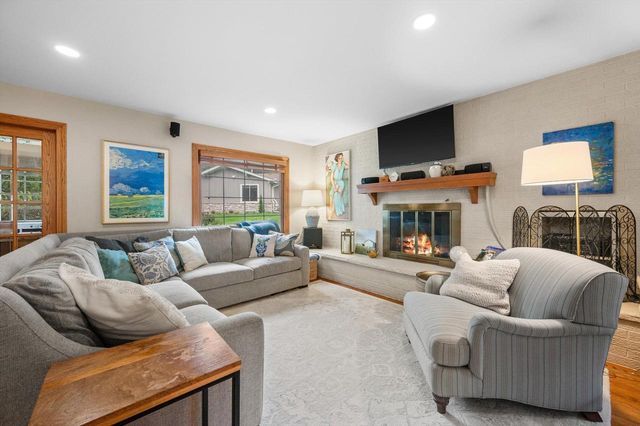 16040 Siesta LANE, Brookfield, WI 53005
