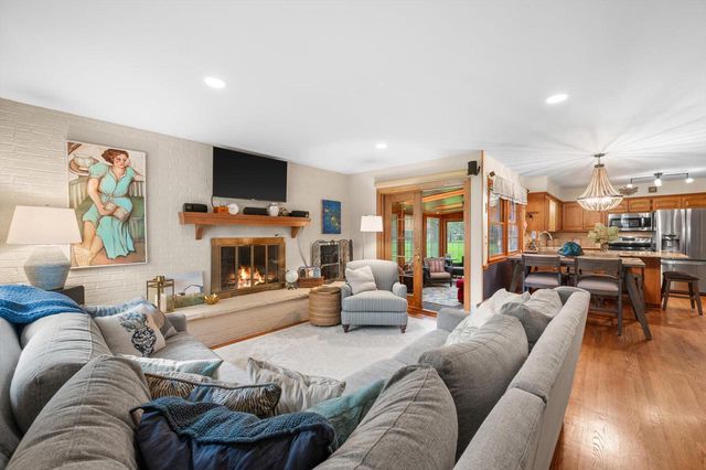16040 Siesta LANE, Brookfield, WI 53005