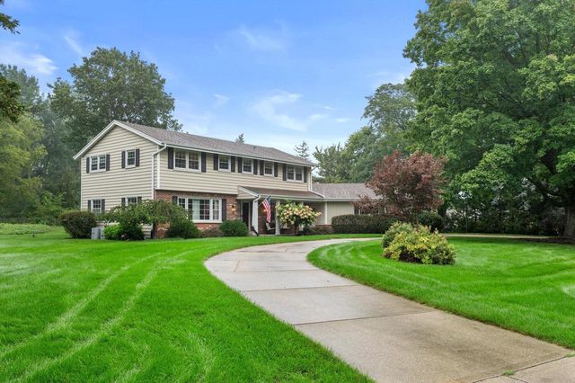 16040 Siesta LANE, Brookfield, WI 53005