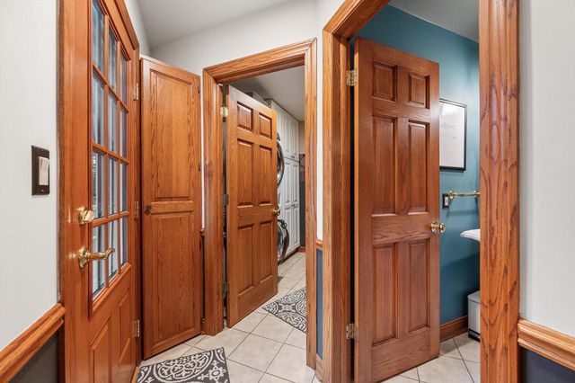 16040 Siesta LANE, Brookfield, WI 53005