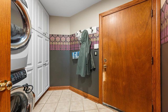 16040 Siesta LANE, Brookfield, WI 53005