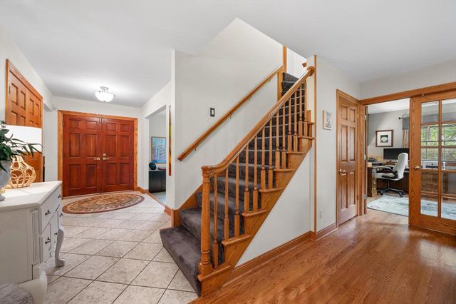 16040 Siesta LANE, Brookfield, WI 53005
