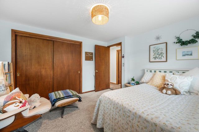 16040 Siesta LANE, Brookfield, WI 53005