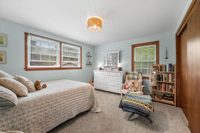 16040 Siesta LANE, Brookfield, WI 53005