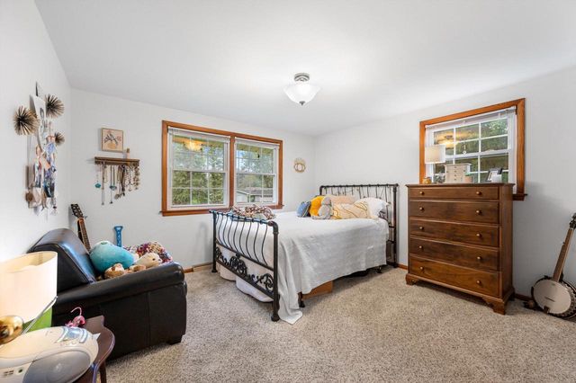16040 Siesta LANE, Brookfield, WI 53005